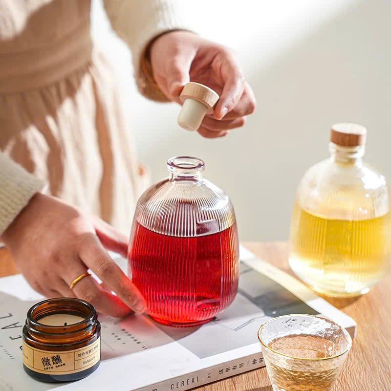 chai-thuy-tinh-bau-tron-chai-thuy-tinh-tron-dung-ruou-thuy-tinh-bigmanglass (4) Chai thủy tinh bầu sọc nắp gỗ dung tích 375ml và 500ml