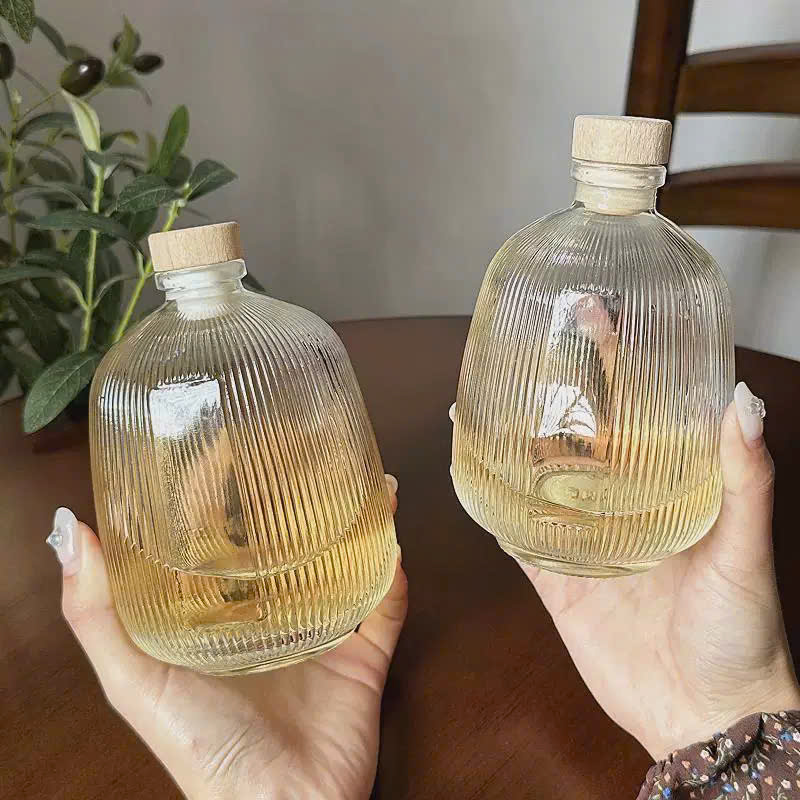 chai-thuy-tinh-bau-tron-chai-thuy-tinh-tron-dung-ruou-thuy-tinh-bigmanglass (6) Chai thủy tinh bầu sọc nắp gỗ dung tích 375ml và 500ml